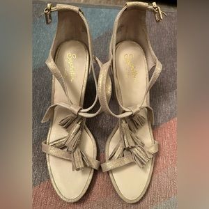 “Seychelles” gold metallic fringed strappy wedge sandals. Gently worn. Size 10.